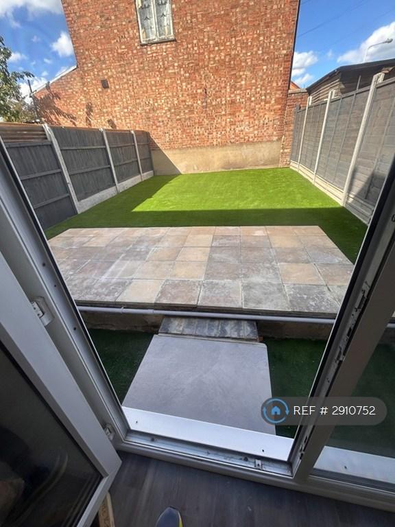 House in London - View 2