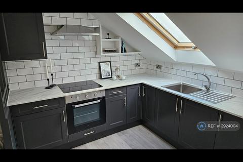 Studio to rent, Badshot Lea Road, Badshot Lea, Farnham, GU9