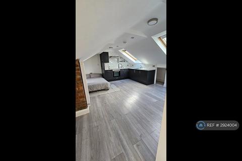 Studio to rent, Badshot Lea Road, Badshot Lea, Farnham, GU9
