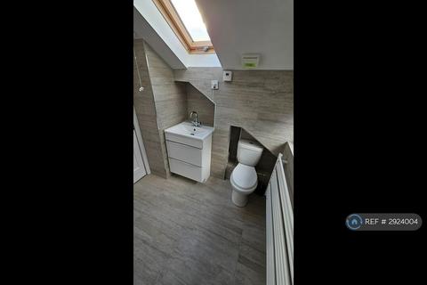 Studio to rent, Badshot Lea Road, Badshot Lea, Farnham, GU9