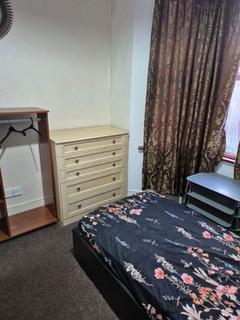 2 bedroom house share to rent, Lyndhurst Rd, Reading, RG30