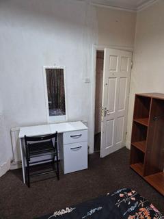2 bedroom house share to rent, Lyndhurst Rd, Reading, RG30