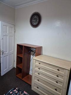 2 bedroom house share to rent, Lyndhurst Rd, Reading, RG30