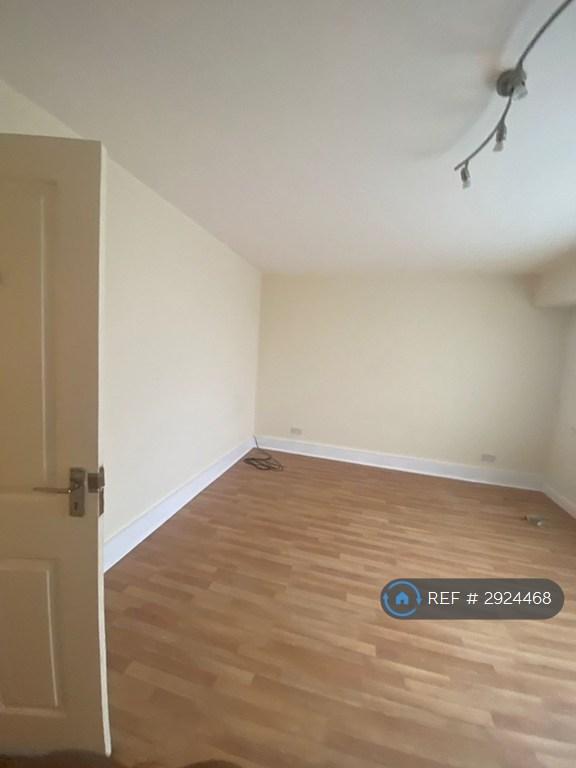 Apartment in Leicester, Highfields - View 4