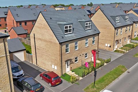 4 bedroom semi-detached house to rent, Pioneer Way, Kingswood, Hull