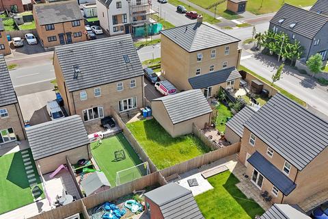 4 bedroom semi-detached house to rent, Pioneer Way, Kingswood, Hull