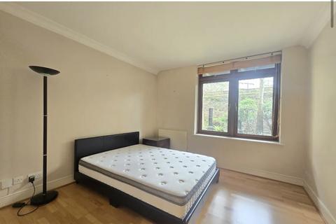 2 bedroom flat to rent, Thomas More Street, London E1W