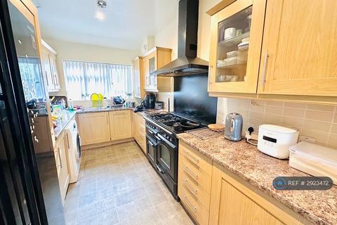 6 bedroom semi-detached house to rent, Carlisle Avenue, London, W3
