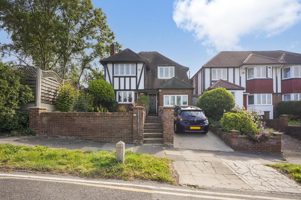 Detached house exterior, driveway