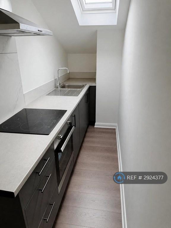 Apartment in Cambridge, Petersfield - View 2