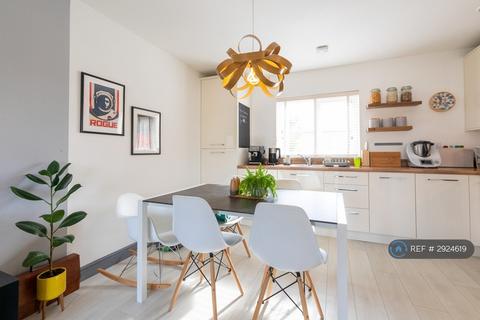 2 bedroom flat to rent, Rainbow Road, Erith, DA8