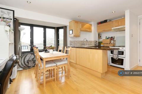 2 bedroom flat to rent, Rowan Walk, London, N19