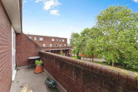 Tamar Square, Woodford Green, IG8