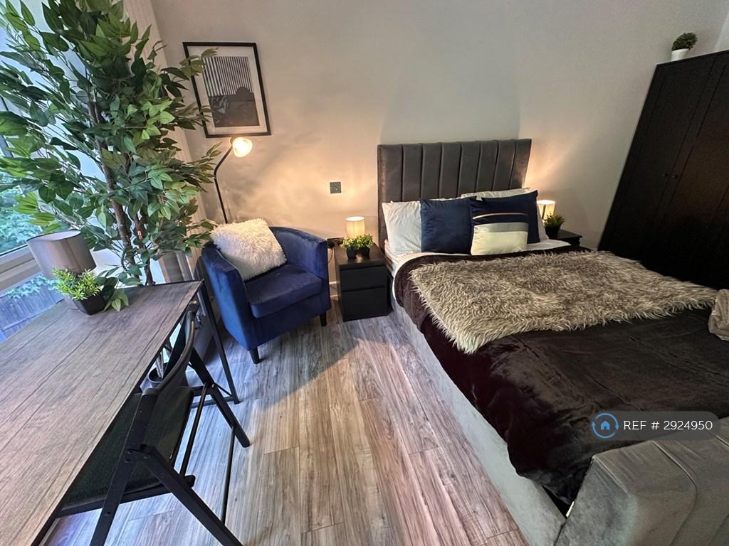 House in London, London Borough of Harrow - View 2