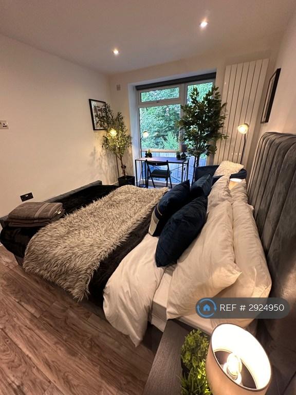 House in London, London Borough of Harrow - View 3