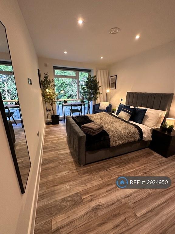 House in London, London Borough of Harrow - View 4