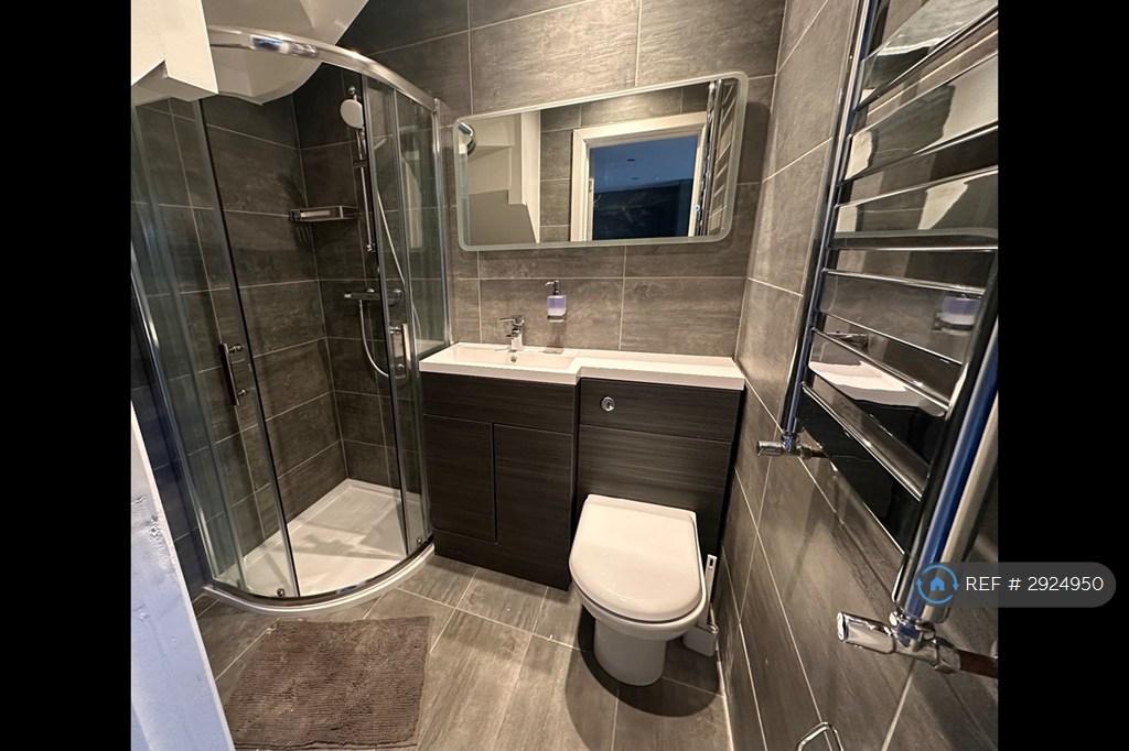 House in London, London Borough of Harrow - View 5