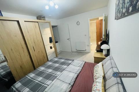 2 bedroom flat to rent, Wych Elm, Harlow, CM20