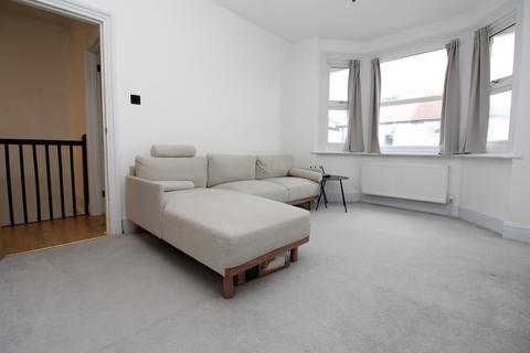 2 bedroom terraced house to rent, Queens Road, Welling DA16