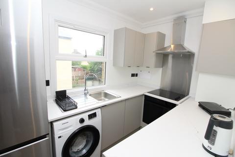 2 bedroom terraced house to rent, Queens Road, Welling DA16