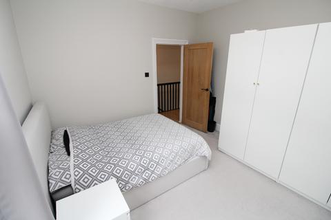 2 bedroom terraced house to rent, Queens Road, Welling DA16