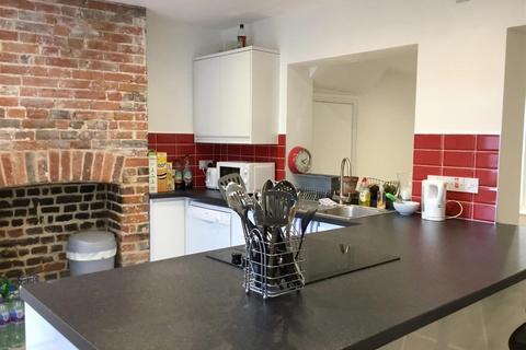 4 bedroom terraced house to rent, Broad Street, Canterbury, Kent, CT1