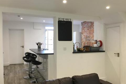 4 bedroom terraced house to rent, Broad Street, Canterbury, Kent, CT1