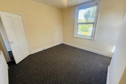 2 bedroom flat to rent, CARLTON ROAD, BOSTON