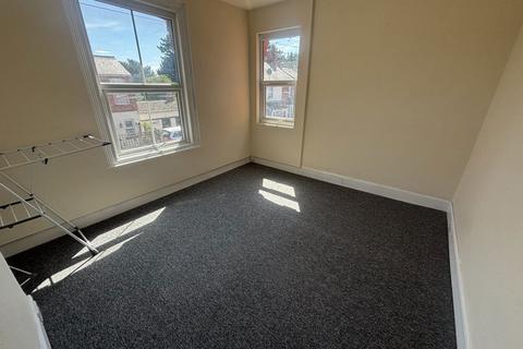 2 bedroom flat to rent, CARLTON ROAD, BOSTON
