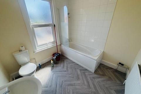 2 bedroom flat to rent, CARLTON ROAD, BOSTON