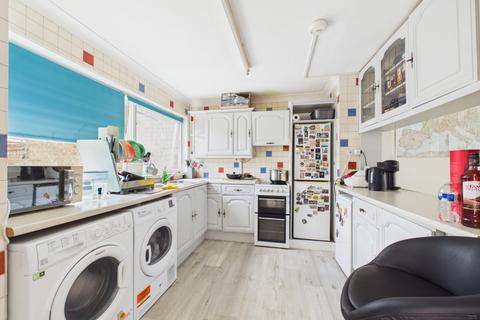 3 bedroom end of terrace house to rent, Somner Close, Canterbury