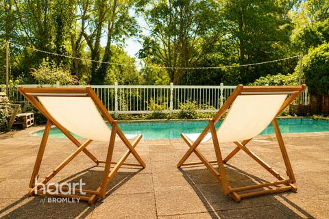 4 bedroom detached house for sale, Bromley BR1