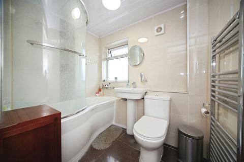3 bedroom end of terrace house for sale, Bodmin Road, Luton