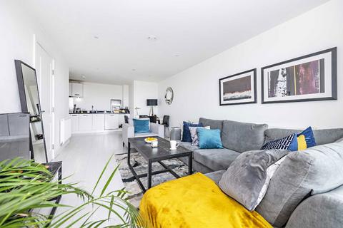 2 bedroom flat to rent, Atkins Square, London E8