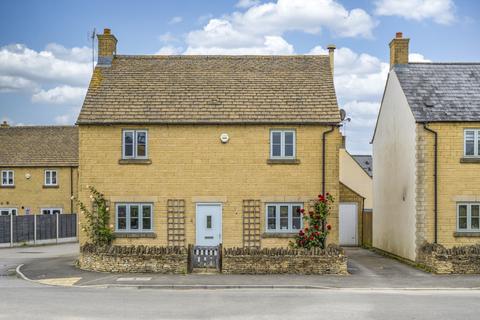 3 bedroom detached house for sale, Winchcombe Gardens, South Cerney
