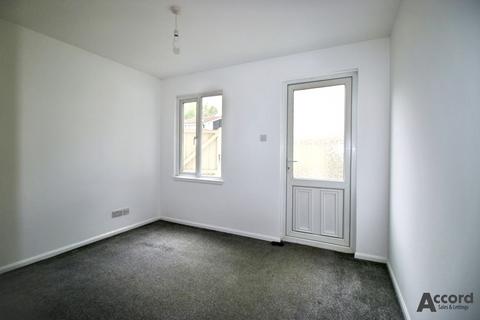 2 bedroom terraced house to rent, Cockerell Close, Basildon, SS13