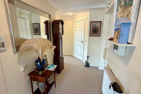 2 bedroom retirement property for sale, Clarence Road, Craig y Don, Llandudno