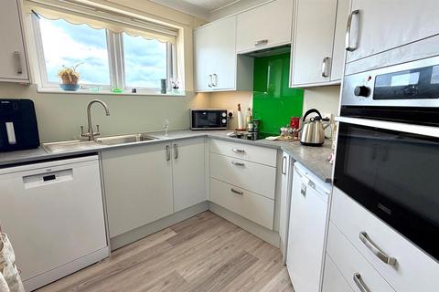 2 bedroom retirement property for sale, Clarence Road, Craig y Don, Llandudno