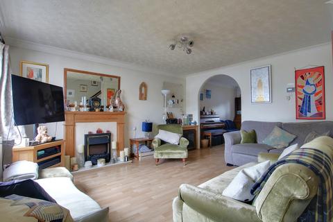 3 bedroom semi-detached house for sale, Saxon Way, Romsey