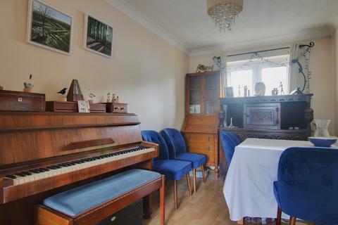 3 bedroom semi-detached house for sale, Saxon Way, Romsey