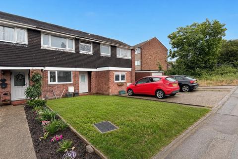 3 bedroom semi-detached house to rent, Colchester, Colchester CO4