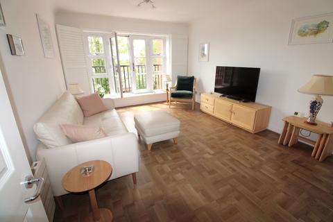 2 bedroom apartment for sale, Deyncourt Gardens, Upminster RM14