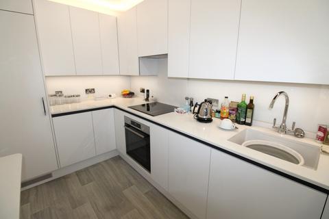 2 bedroom apartment for sale, Deyncourt Gardens, Upminster RM14