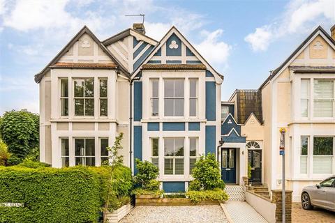Hurst Road, East Molesey KT8