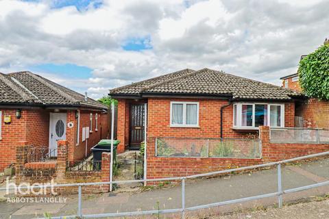 2 bedroom bungalow for sale, Fairway Court, Hemel Hempstead