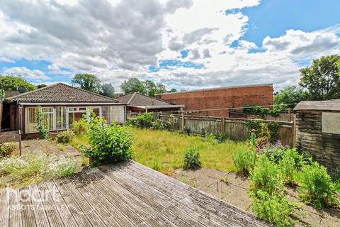 2 bedroom bungalow for sale, Fairway Court, Hemel Hempstead