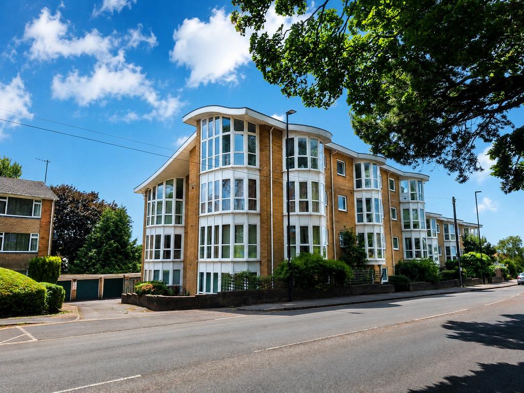 Apartment in Southampton, Hollybrook