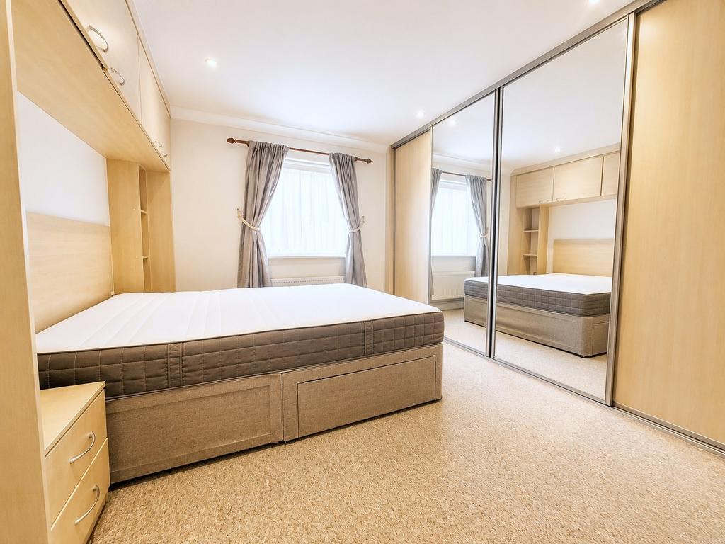 Apartment in Southampton, Hollybrook - View 5