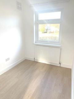 3 bedroom semi-detached house to rent, Great West Road, Hounslow