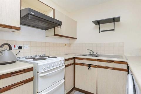 1 bedroom flat to rent, Discovery Walk, London E1W